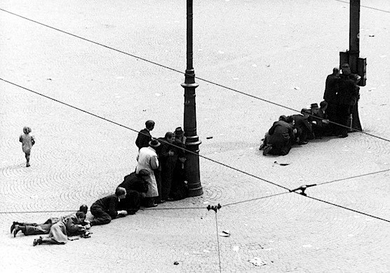 Amsterdam-Dam-Square-5th-May-1945-Shooting-Second-World-War-small