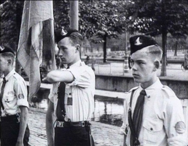 “Jeugdstorm” boys with Standart Flag
