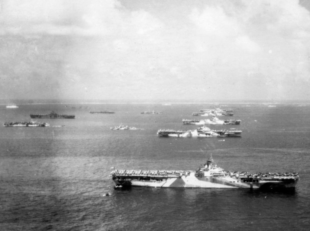 1024px-Murderers_row_at_Ulithi_Atoll_-_US_Third_fleet_carriers_at_anchor_on_8_December_1944_(80-G-294131)