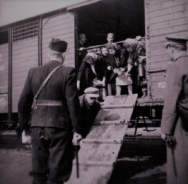 Jews being deported from France