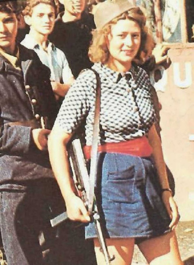 Simone Segouin, the 18 year old French Résistance fighter, 1944 (1)